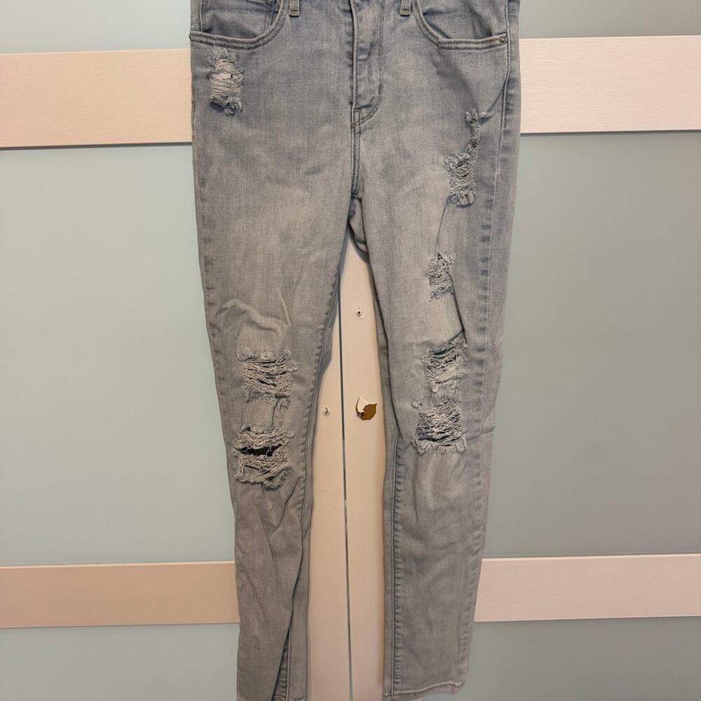 Levi’s 721 High Rise Skinny Jeans Distressed Light Wash Size 27